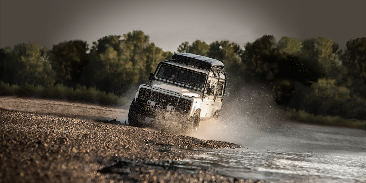 Autohome - Land Rover tout terrain avec tente de toit
